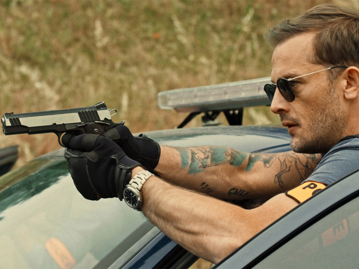 Imagem de: Bala Perdida na Netflix: novo filme conquista com cenas de ação