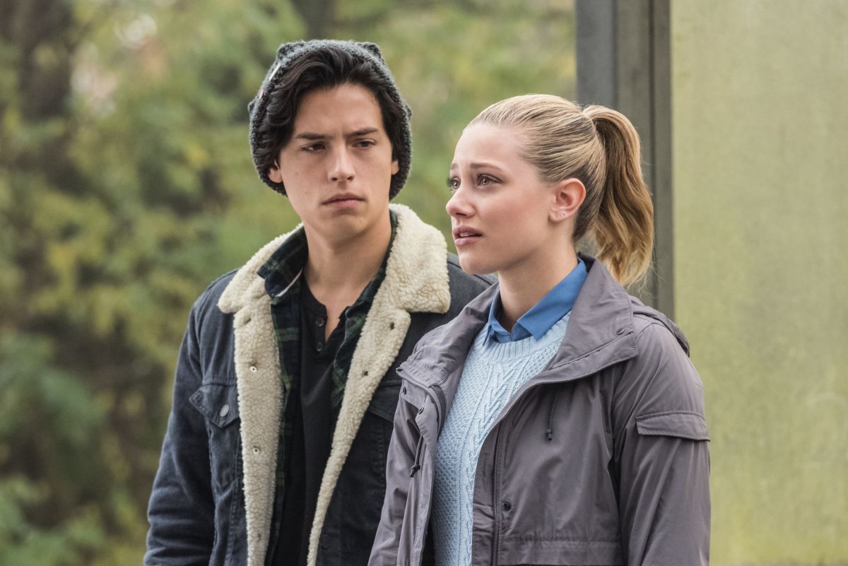 Imagem de: Cole Sprouse e Lili Reinhart, de Riverdale, negam acusações de abuso sexual