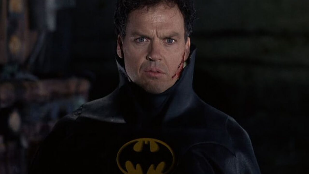 Imagem de: Crise nas Infinitas Terras: The CW mostra Michael Keaton como Batman