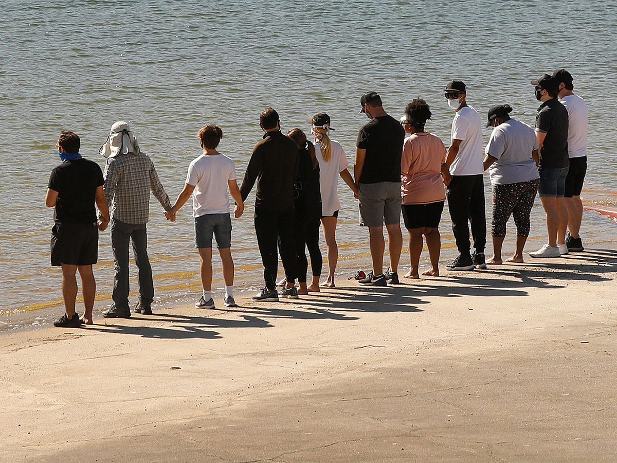 Imagem de: Elenco de Glee se despede da atriz Naya Rivera