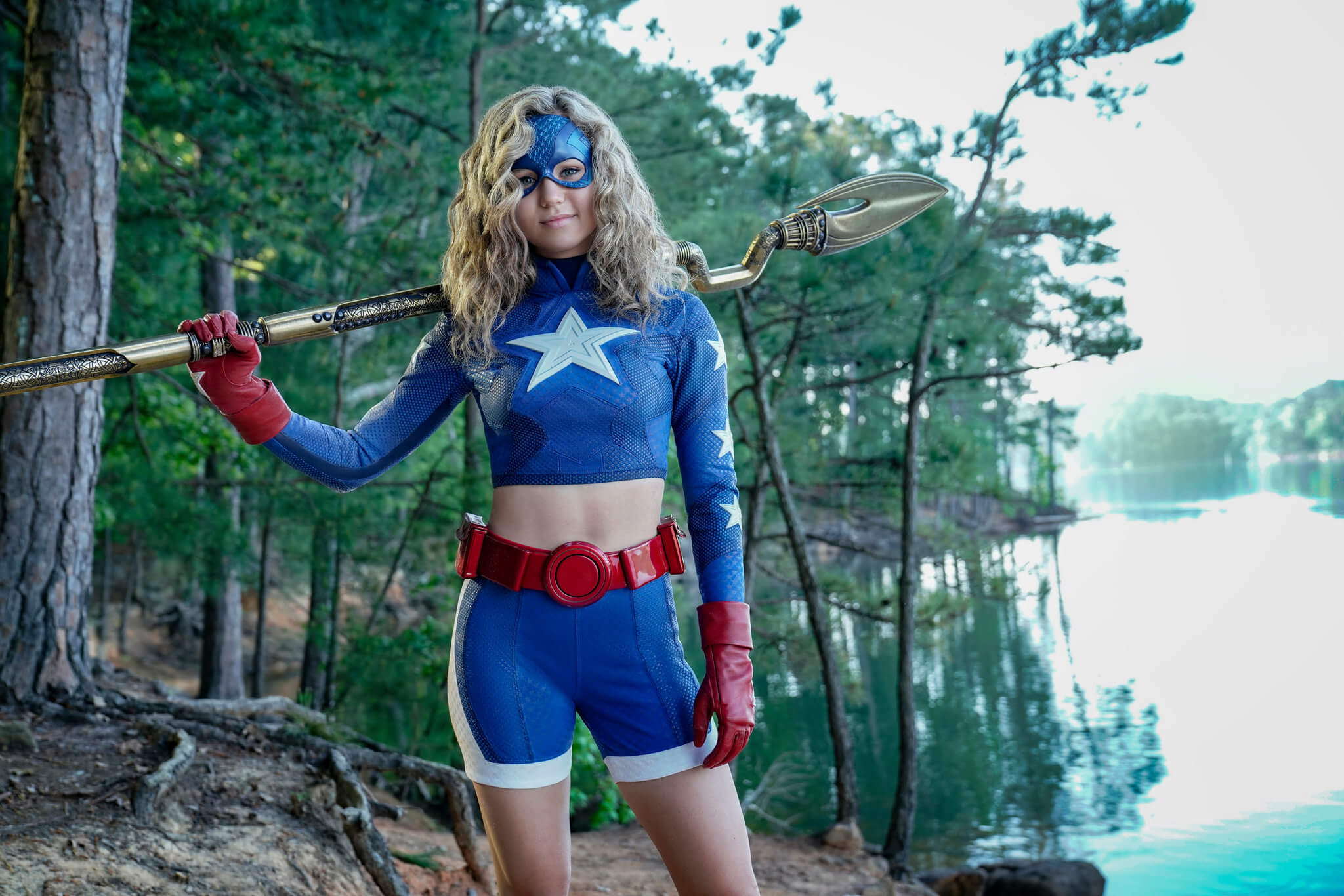 Imagem de: Stargirl: Brec Bassinger fala sobre sua personagem na season finale